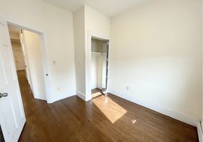 106 Buttonwood St, Unit #3 Apartamentos