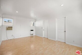 435 1/2 W Elk Ave in Glendale, CA - Building Photo - Building Photo