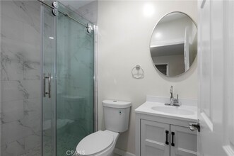 1065 Olive Ave-Unit -1065.5 in Long Beach, CA - Building Photo - Building Photo
