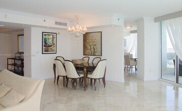17201 Collins Ave in North Miami Beach, FL - Building Photo - Building Photo