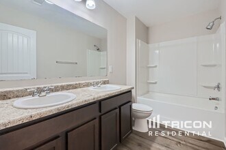 411 Lake Ridge Ln in Fairburn, GA - Building Photo - Building Photo