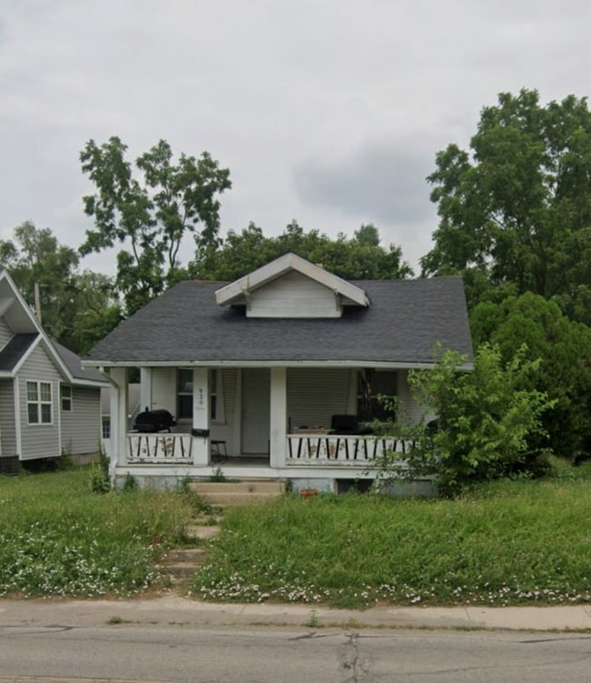 property at 920 W Jackson St