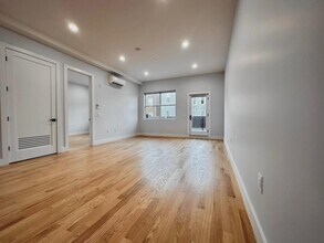 52 Cambridge Ave-Unit -7 in Jersey City, NJ - Building Photo - Building Photo