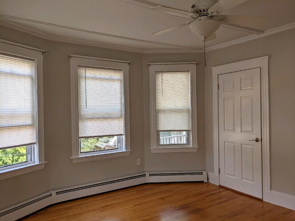 8 Cedar St in Haverhill, MA - Building Photo