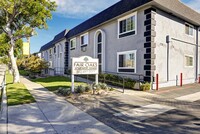 Fair Oaks Apartments in La Habra, CA - Foto de edificio - Building Photo