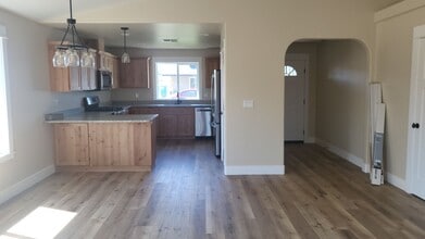 2950 SW Coopers Lndg Ct in Grants Pass, OR - Building Photo - Building Photo