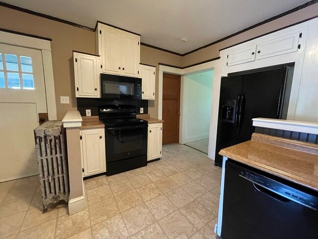 66 Old Amherst Rd in Sunderland, MA - Building Photo - Building Photo