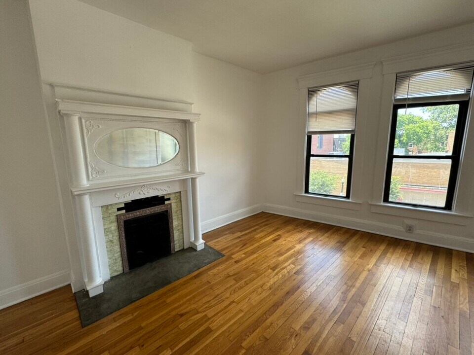 1104 1/2 N High St, Unit A in Columbus, OH - Building Photo