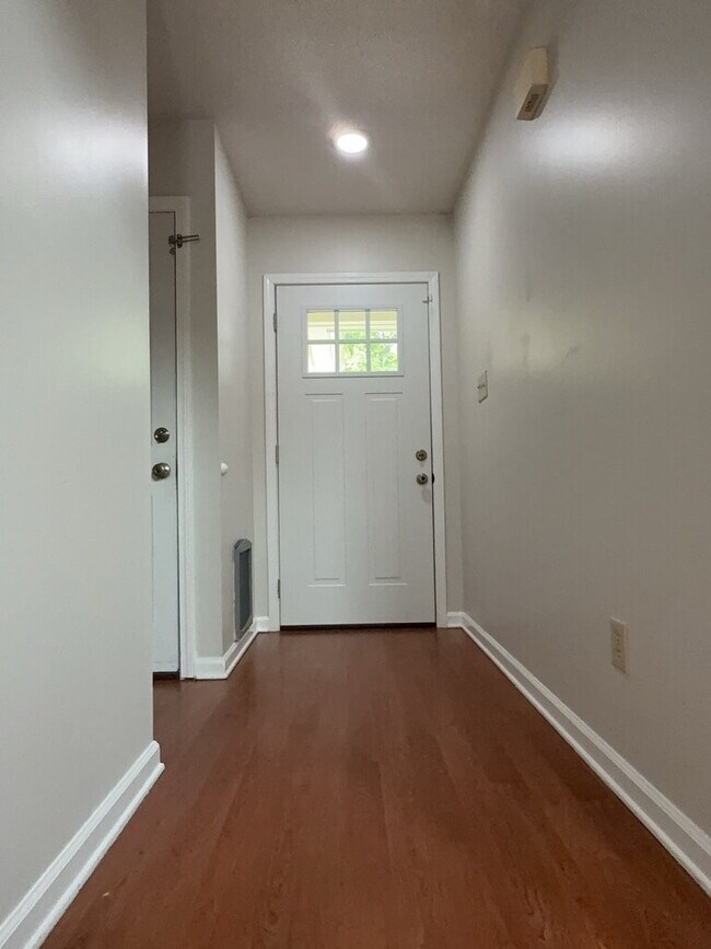 109 Bridgewater Ct in Jacksonville, NC - Building Photo - Building Photo