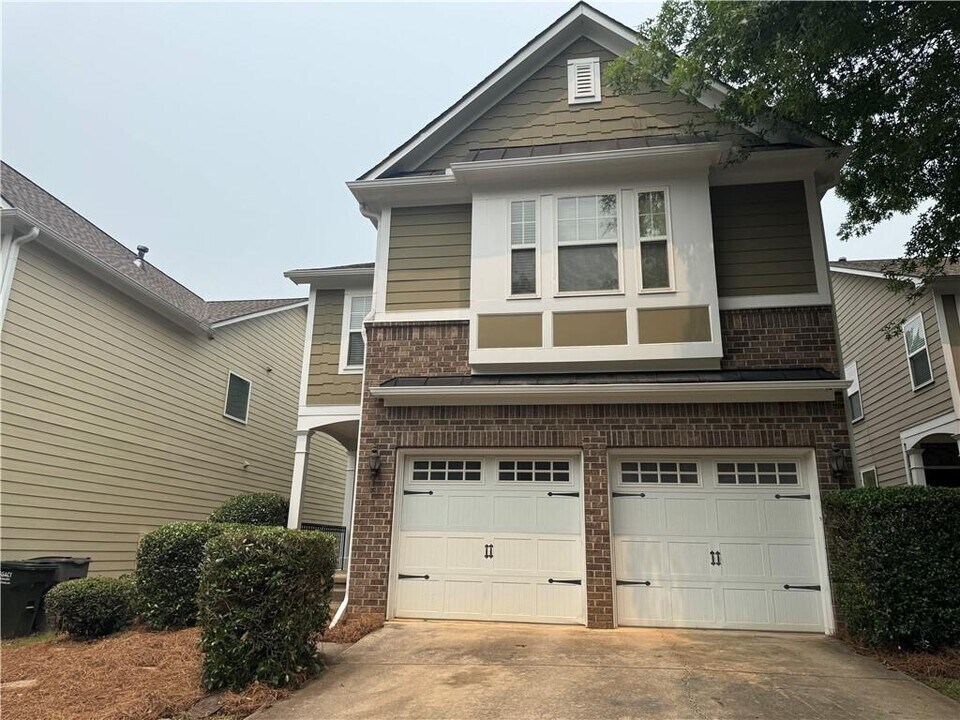 5620 Falls Landing Dr in Cumming, GA - Building Photo