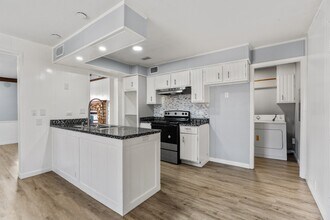 204 Phillips Rd in McGregor, TX - Building Photo - Building Photo