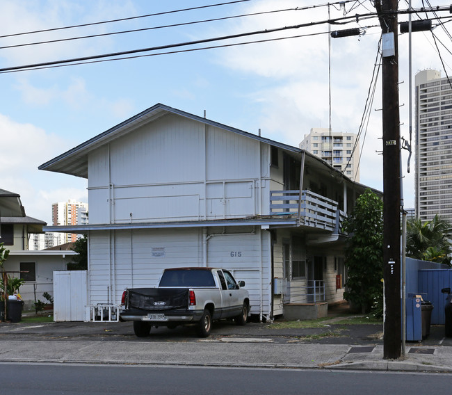 615 Isenberg St in Honolulu, HI - Building Photo - Building Photo