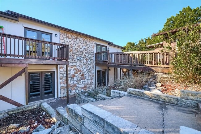 property at 5909 Lago Vista Way