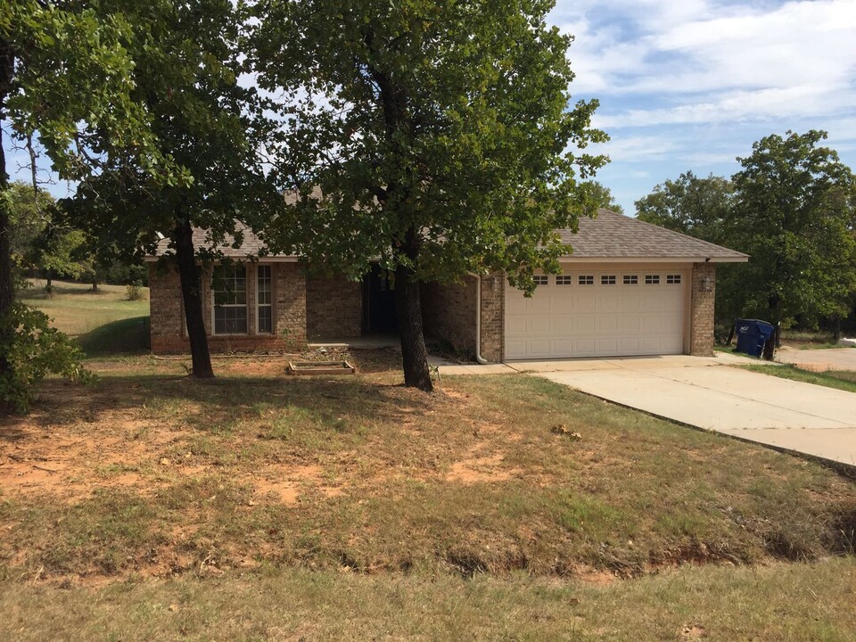 15200 Whispering Oaks Rd in Newalla, OK - Foto de edificio