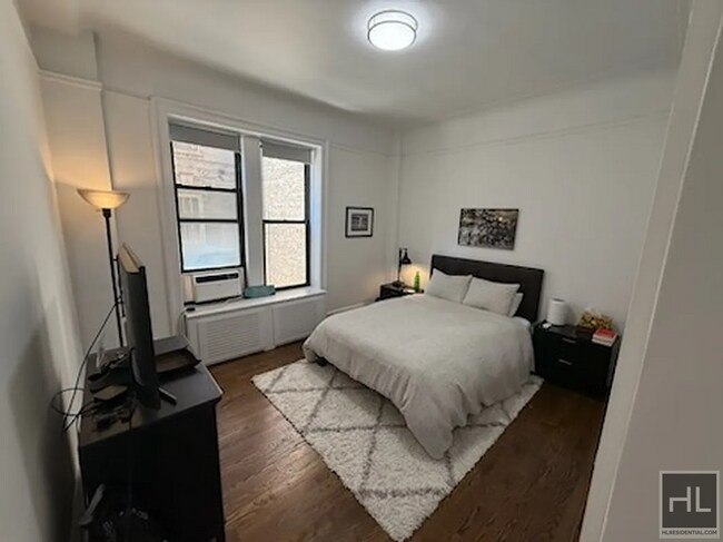WEST 72 STREET in New York, NY - Building Photo - Building Photo