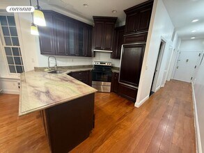 553 Manhattan Ave in New York, NY - Building Photo - Building Photo
