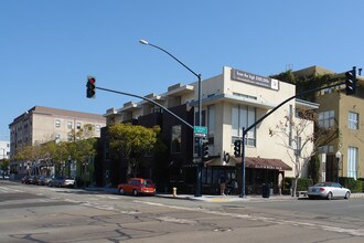 Moto Villas in San Diego, CA - Building Photo - Building Photo