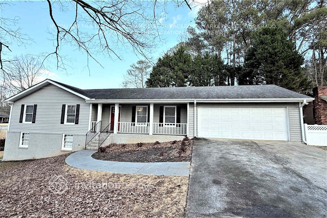 3970 Sugar Valley Ct SE in Conyers, GA - Foto de edificio