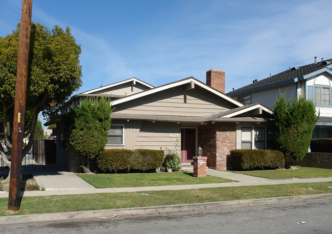 4171 Howard Ave in Los Alamitos, CA - Foto de edificio - Building Photo