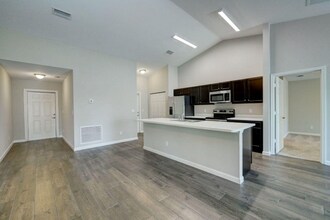 6363 Seven Springs Blvd in Greenacres, FL - Building Photo - Building Photo
