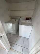 823 NE 199th St in Miami, FL - Building Photo - Building Photo