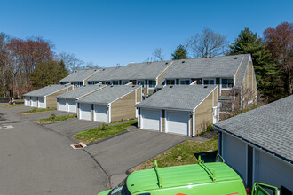 Talcott Acres Condominiums in Weatogue, CT - Building Photo - Building Photo