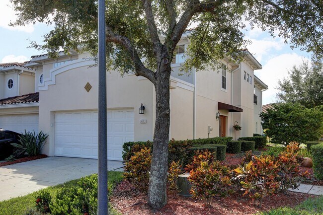 412 Barcelona Dr in St. Petersburg, FL - Building Photo - Building Photo