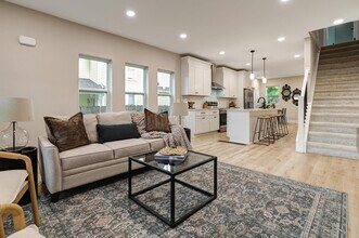 2587 Dayton Ave in Columbus, OH - Foto de edificio - Building Photo