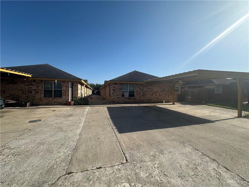 3703 Zelma St in Edinburg, TX - Building Photo