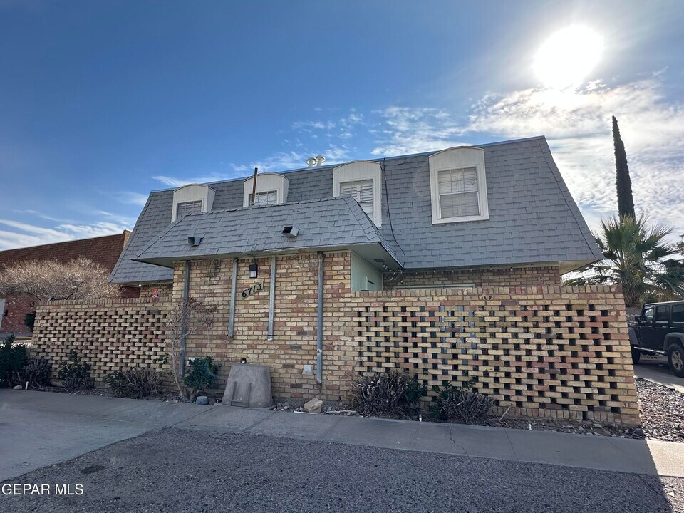 6713 Escondido Dr in El Paso, TX - Building Photo
