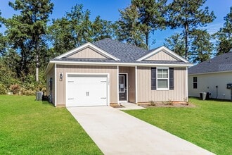 1326 Warrens Way in Manning, SC - Foto de edificio - Building Photo