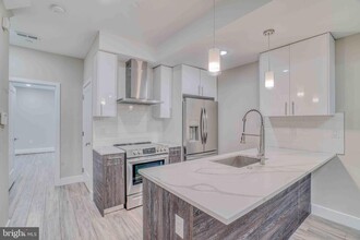 2222 Frankford Ave in Philadelphia, PA - Building Photo - Building Photo