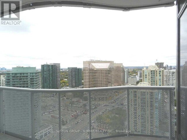 15 Holmes Ave in Toronto, ON - Building Photo - Building Photo