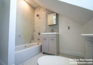 32 Cedar St in Boston, MA - Building Photo - Building Photo