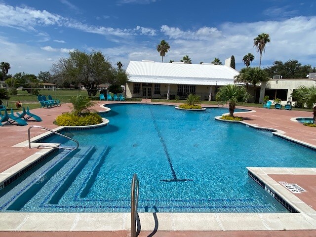 2801 Charleston Ln in Pharr, TX - Foto de edificio