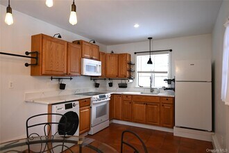 86 Mill House Rd in Marlboro, NY - Building Photo - Building Photo