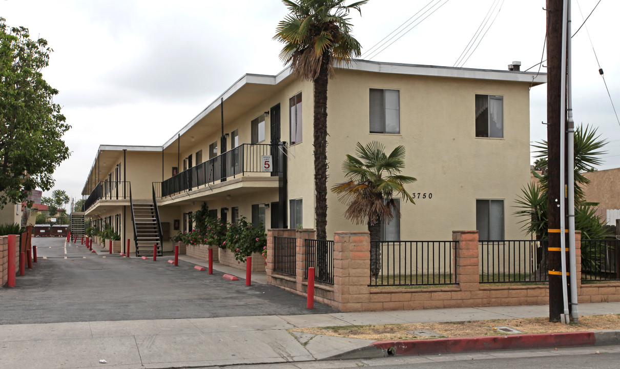 3750 Cypress Ave in El Monte, CA - Foto de edificio