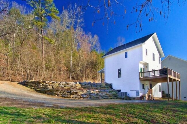 property at 89 Stratford Pl