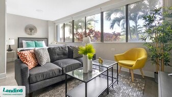 305 Dr. M.L.K. Jr St S in St. Petersburg, FL - Building Photo