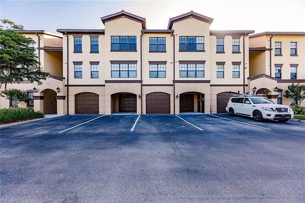13010 Positano Cir, Unit 101 in Naples, FL - Building Photo
