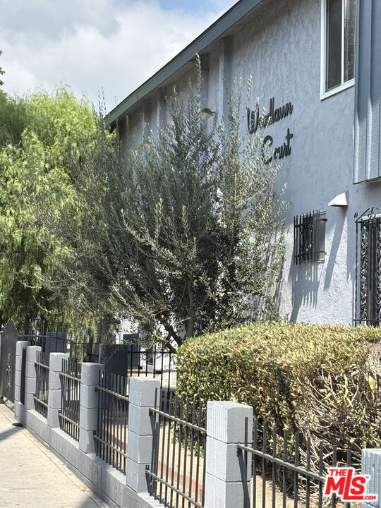 property at 4252 Woodlawn Ave