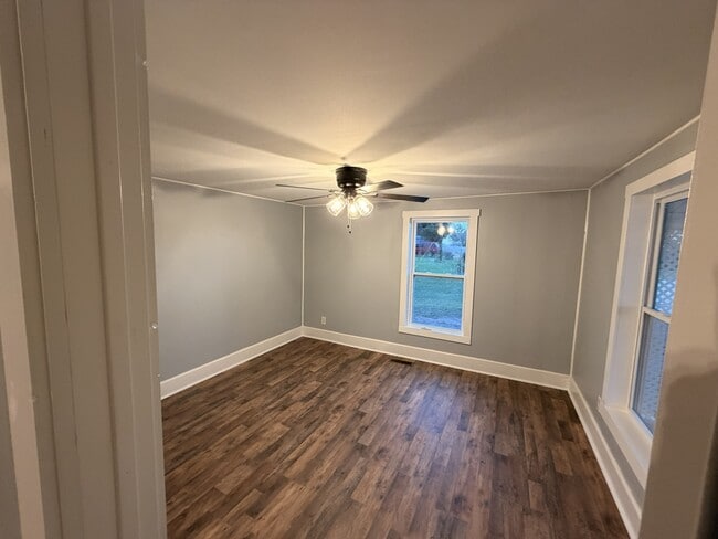 5195 Georgetown Rd in Owenton, KY - Foto de edificio - Building Photo