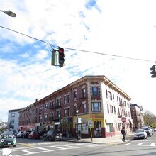 975 McLean Ave-Unit -2-R,2-S,3-R,3-S in Yonkers, NY - Foto de edificio - Building Photo