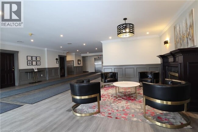 255 Keats Way in Waterloo, ON - Building Photo - Building Photo