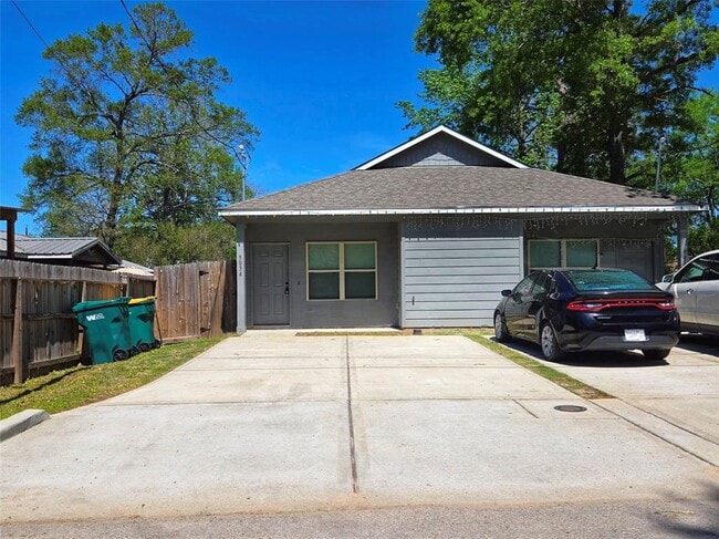 903 Reeves St in Conroe, TX - Building Photo - Building Photo