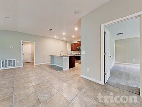 1618 Broad Winged Hawk Dr in Ruskin, FL - Building Photo - Building Photo