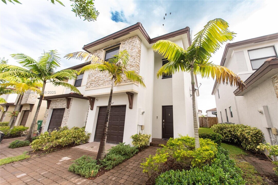 24967 SW 108th Ave in Homestead, FL - Building Photo