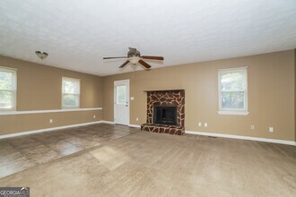 4872 Pebblebrook Dr in Douglasville, GA - Foto de edificio - Building Photo