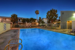 VILLAGE GREEN in Rialto, CA - Building Photo