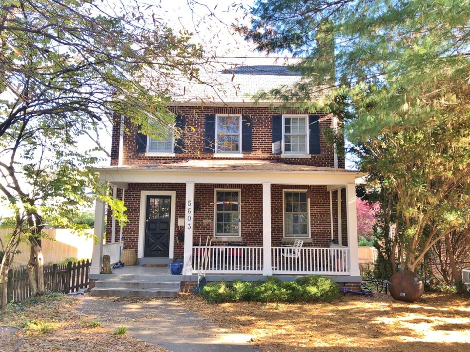 5603 Chevy Chase Pkwy NW in Washington, DC - Building Photo